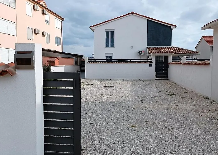 Sarah 빌라 메덜린