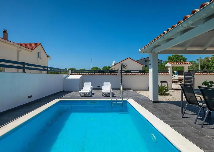 Sarah Βίλα Μεντουλίν